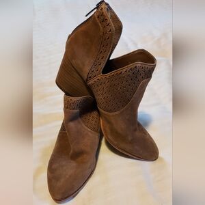 Vince Camuto Norva Tan Suede Ankle Booties Size 7